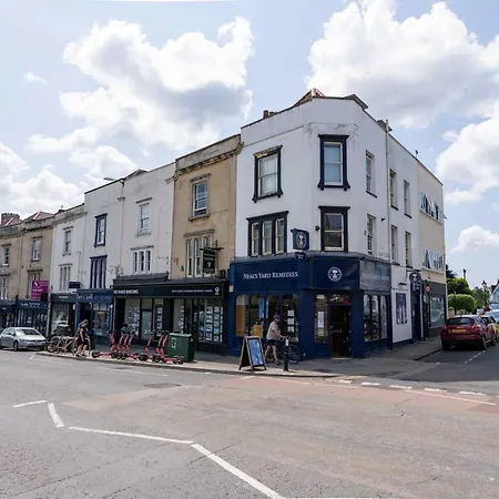 Wellington Place I Your