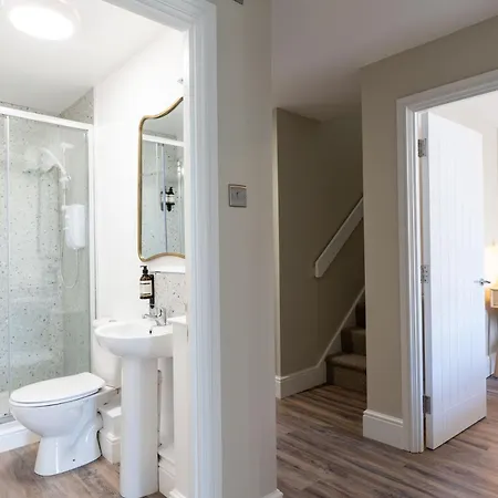 Wellington Place I Your *