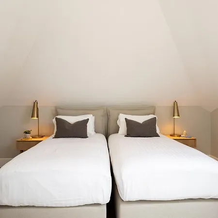 Wellington Place I Your