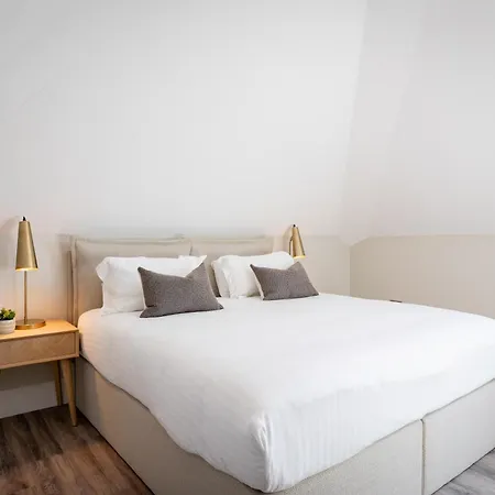 Wellington Place I Your Appartement *