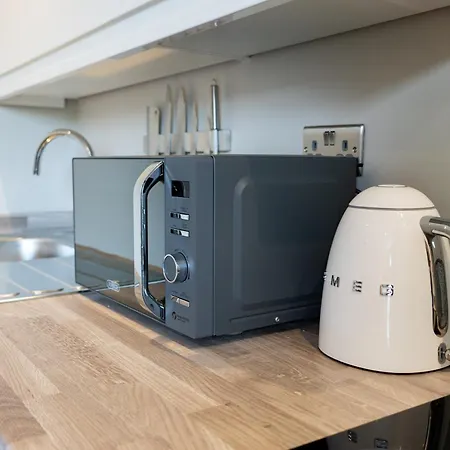 Wellington Place I Your *