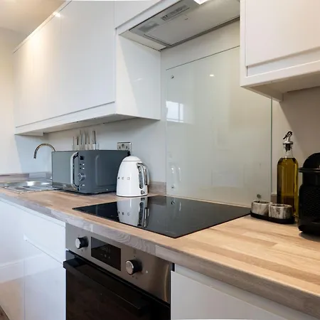 Wellington Place I Your Bristol