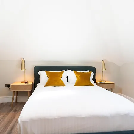 Wellington Place I Your *