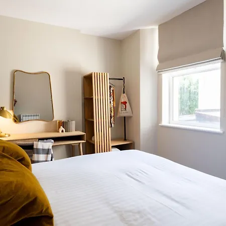 Wellington Place I Your *