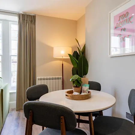 Wellington Place I Your * Bristol