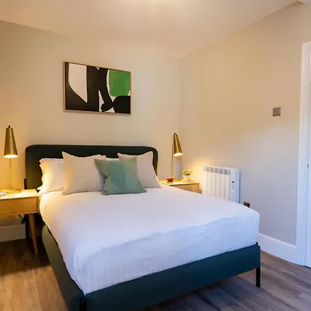 Wellington Place I Your بريستول