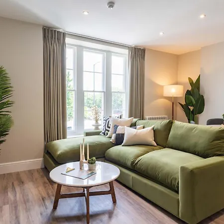 Wellington Place I Your * Bristol