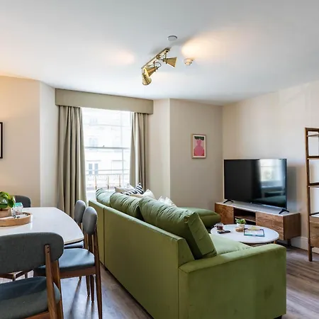 Wellington Place I Your