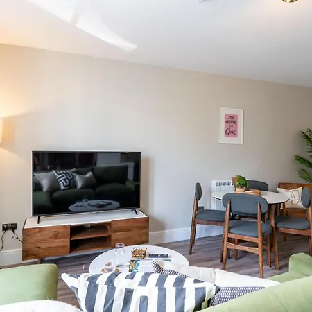 شقة Wellington Place I Your *