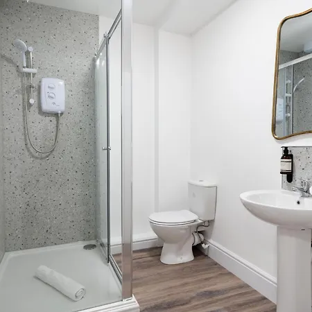 Wellington Place I Your *