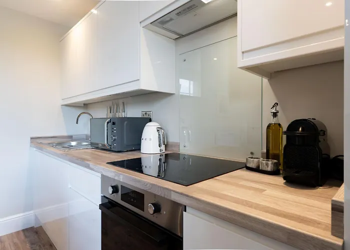 Wellington Place I Your Bristol