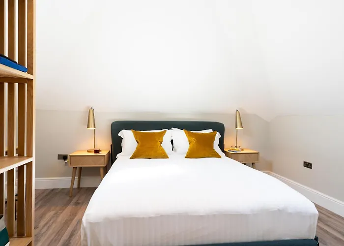 Wellington Place I Your *