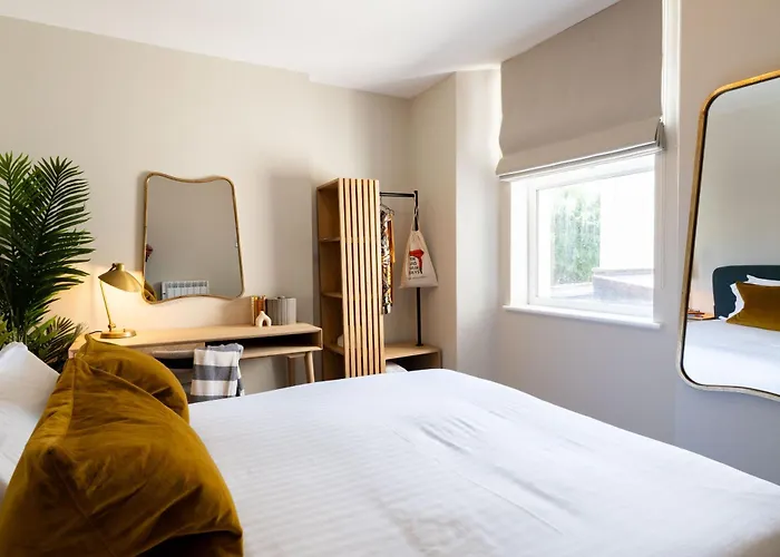 Wellington Place I Your *