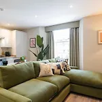 Wellington Place I Your *