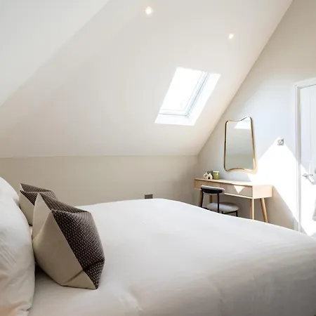 Wellington Place I Your Bristol