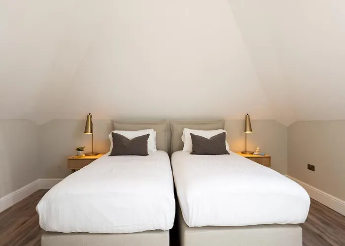 Wellington Place I Your