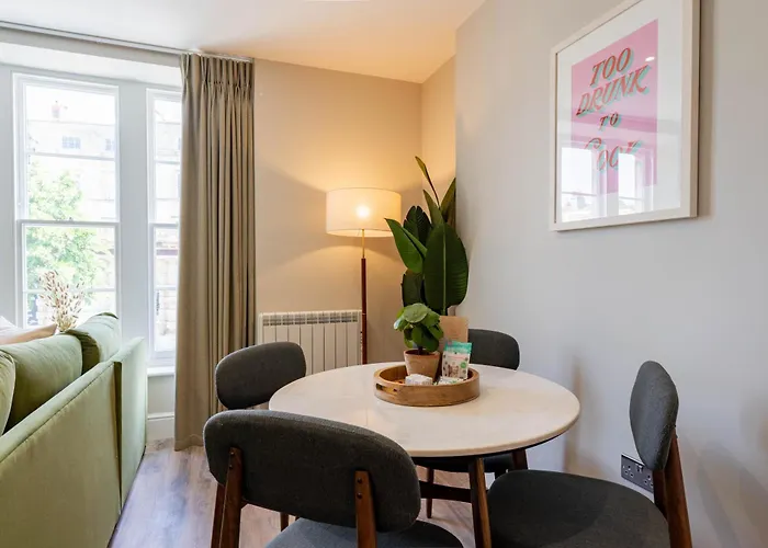 Wellington Place I Your * Бристоль