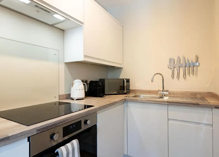 Апартаменты Wellington Place I Your Бристоль