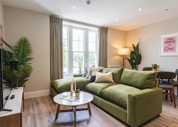 Wellington Place I Your * Бристоль